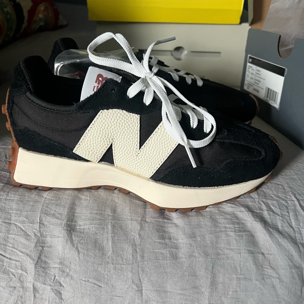 New Balance 327 Women’s Black and White Sneakers